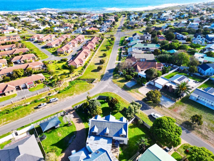 6 Bedroom Property for Sale in Sandbaai Western Cape